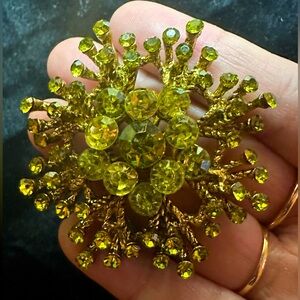 Peridot color rhinestone brooch. Gold tone metal. Vintage estate piece
